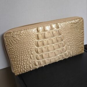 Brahmin Skylar Wallet, Beige/cream/gold NWOT